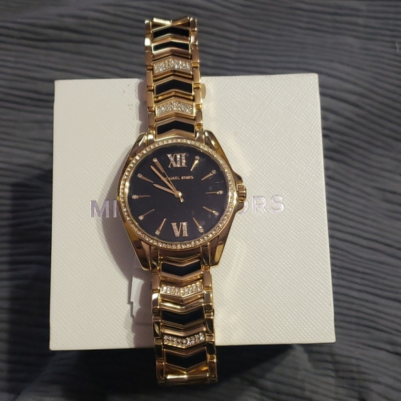 Women's Michael Kors Watch - Picture 8 of 10